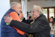 Cortés firmó el convenio con Camuzzi y recibió los pliegos para obras en los barrios