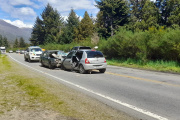 Una mañana de tensión en la Ruta 40: choque de frente, una conductora atrapada y heridos en el Hospital Zonal