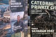 Misterio en las calles por los afiches de "Pablo Silvarán", el candidato a intendente que se adelantó al futuro