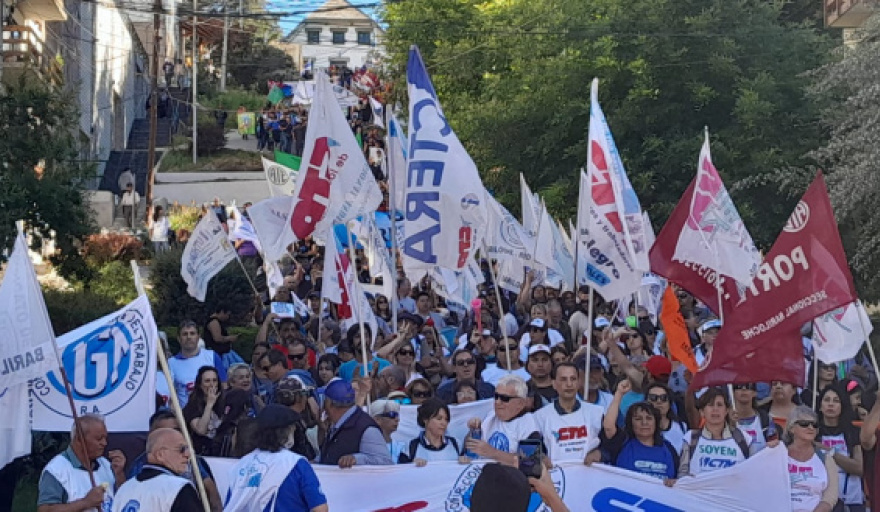 Convocan a marchar este miércoles contra la reforma laboral mientras el Gobierno negocia votos en el Senado