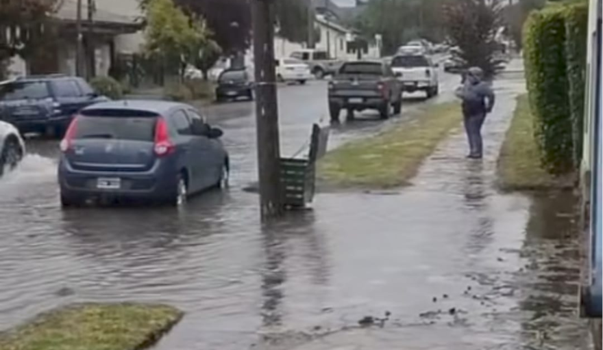 Las lluvias intensas de este martes activaron el forobardo por varias calles inundadas