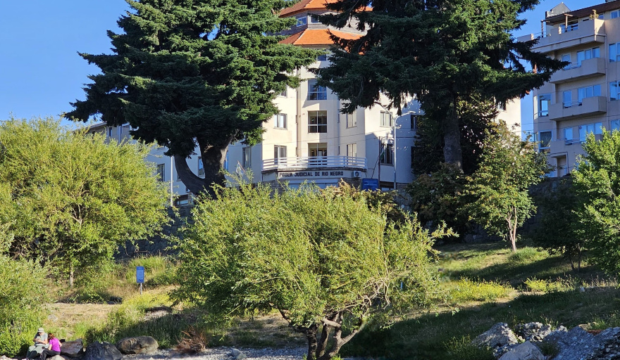 El acusado negó los hechos: prisión preventiva por golpear a su pareja en la cara y provocarle heridas con un cuchillo