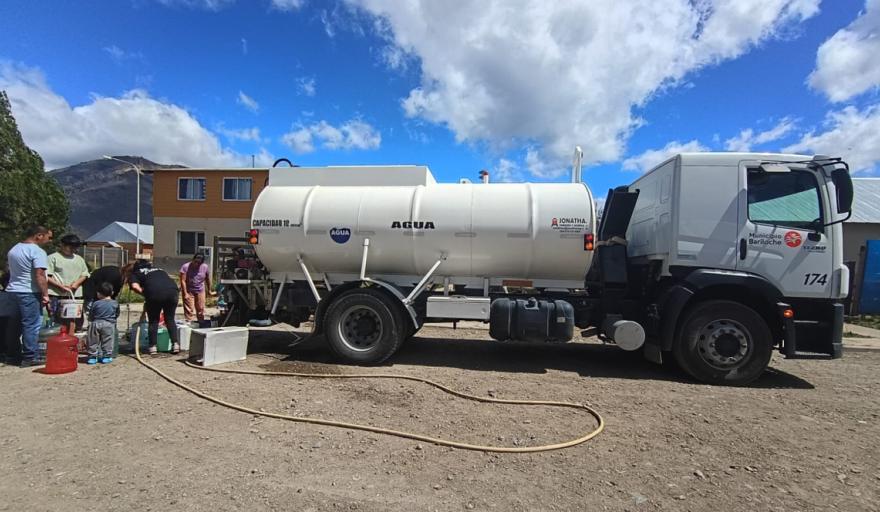 Tres días sin agua en el Barrio 645: vecinos denuncian falta de respuesta de Aguas Rionegrinas