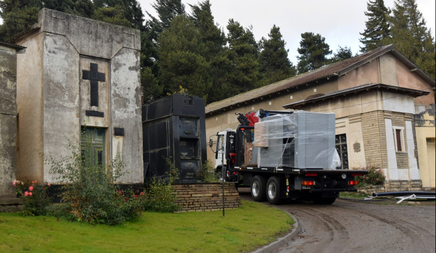 Bariloche tendrá crematorio: llegó el horno que la ciudad esperó durante años