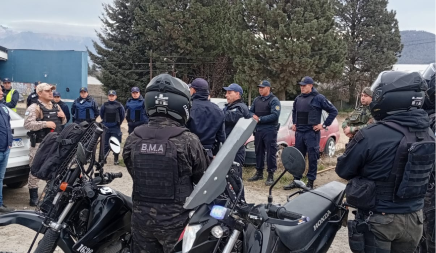Fuerte operativo de saturación policial recorrió los barrios de Bariloche