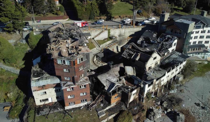"En medio de una profunda tristeza": el dueño del Huemul promete reconstruirlo y agradece el abrazo de Bariloche