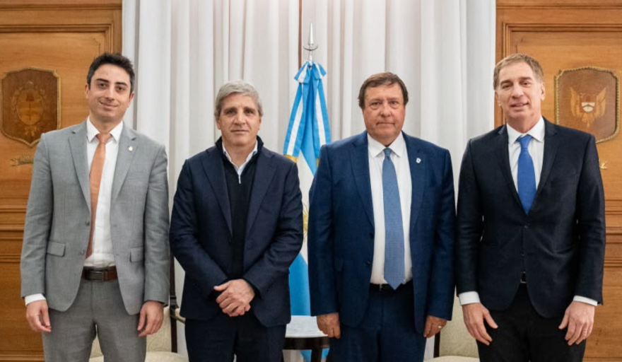 Después de los cruces, la foto: Nación sentó en la misma mesa a Weretilneck y Fullone